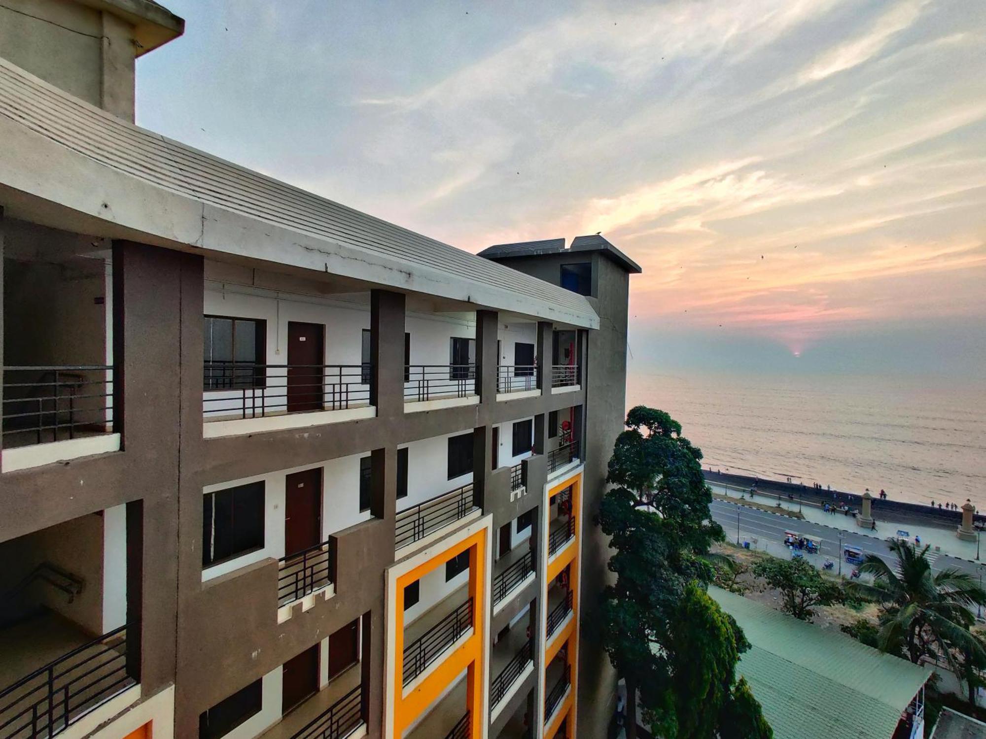 Golden Chariot Hotel Daman Exterior photo