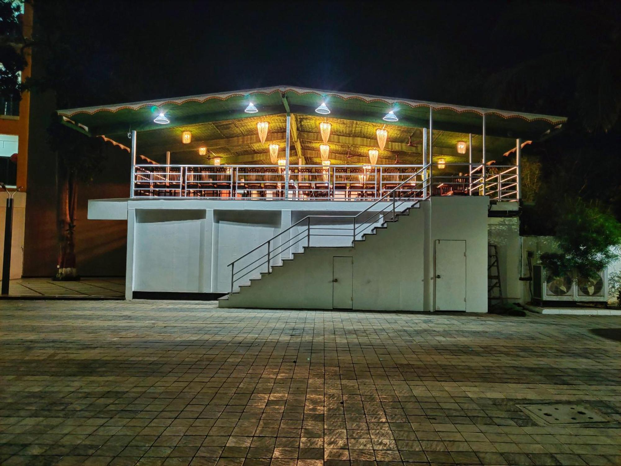 Golden Chariot Hotel Daman Exterior photo