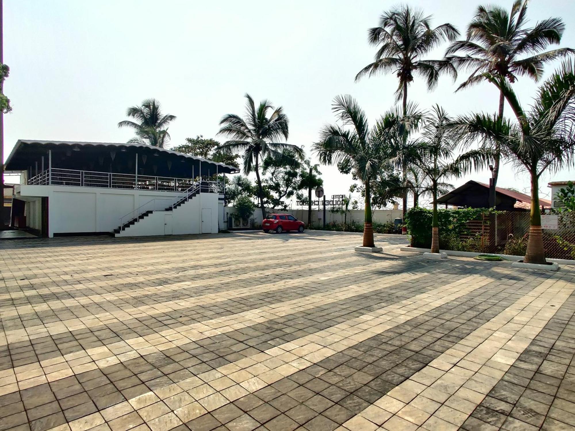 Golden Chariot Hotel Daman Exterior photo