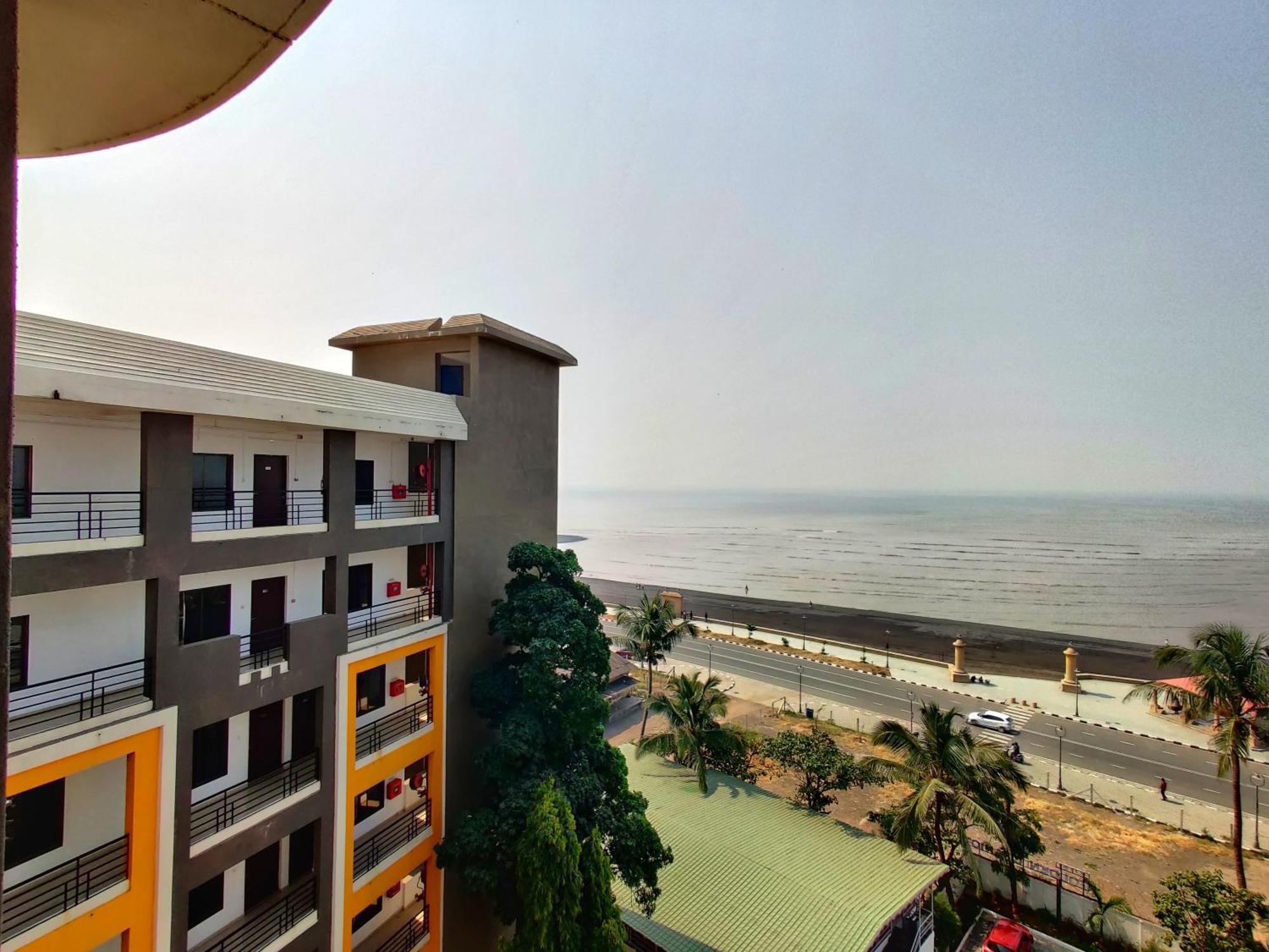 Golden Chariot Hotel Daman Exterior photo
