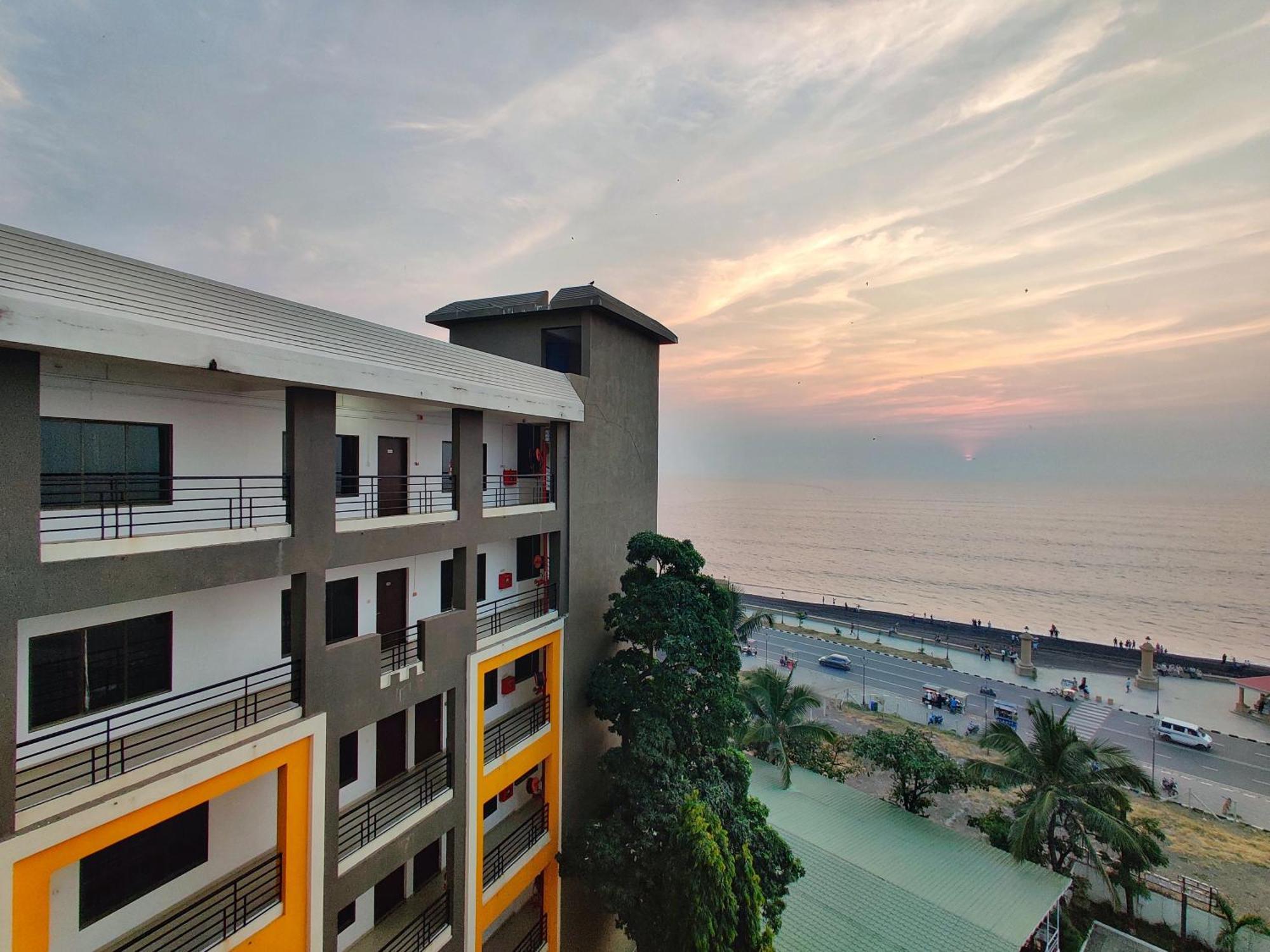 Golden Chariot Hotel Daman Exterior photo