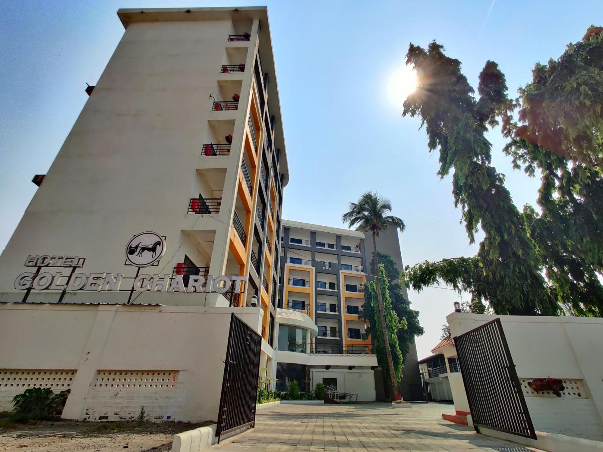 Golden Chariot Hotel Daman Exterior photo