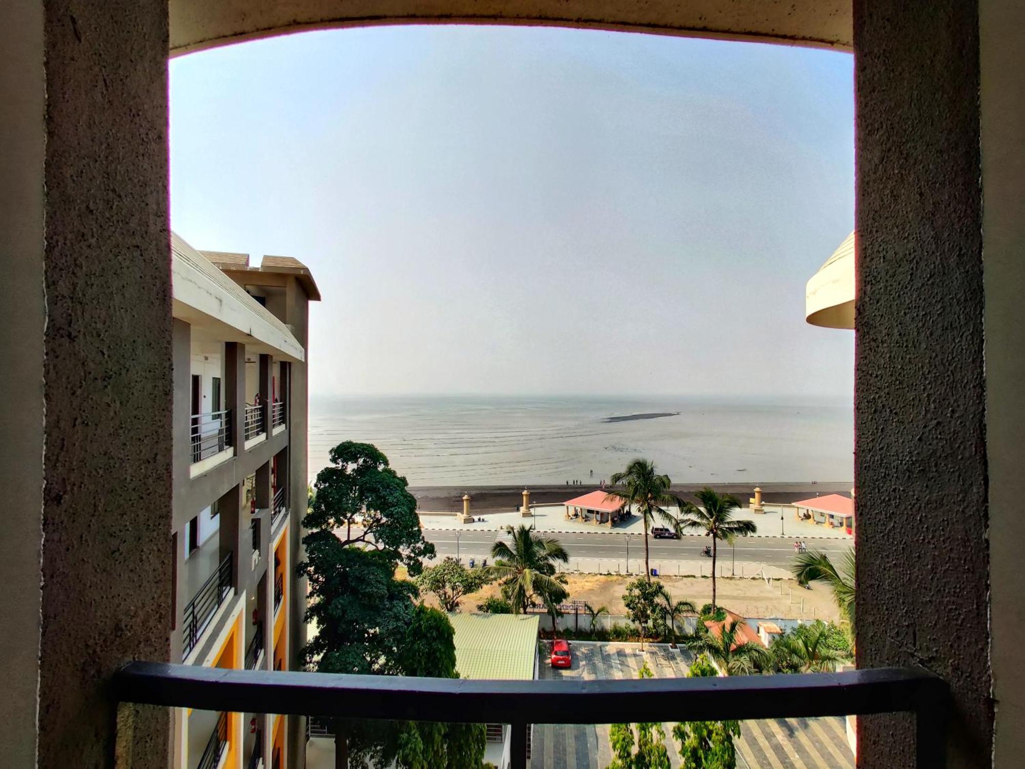 Golden Chariot Hotel Daman Exterior photo
