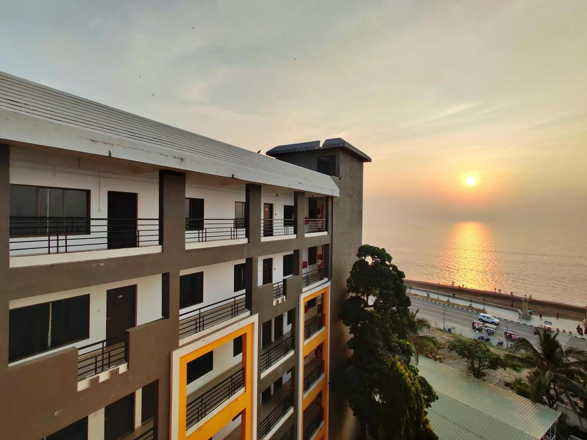 Golden Chariot Hotel Daman Exterior photo