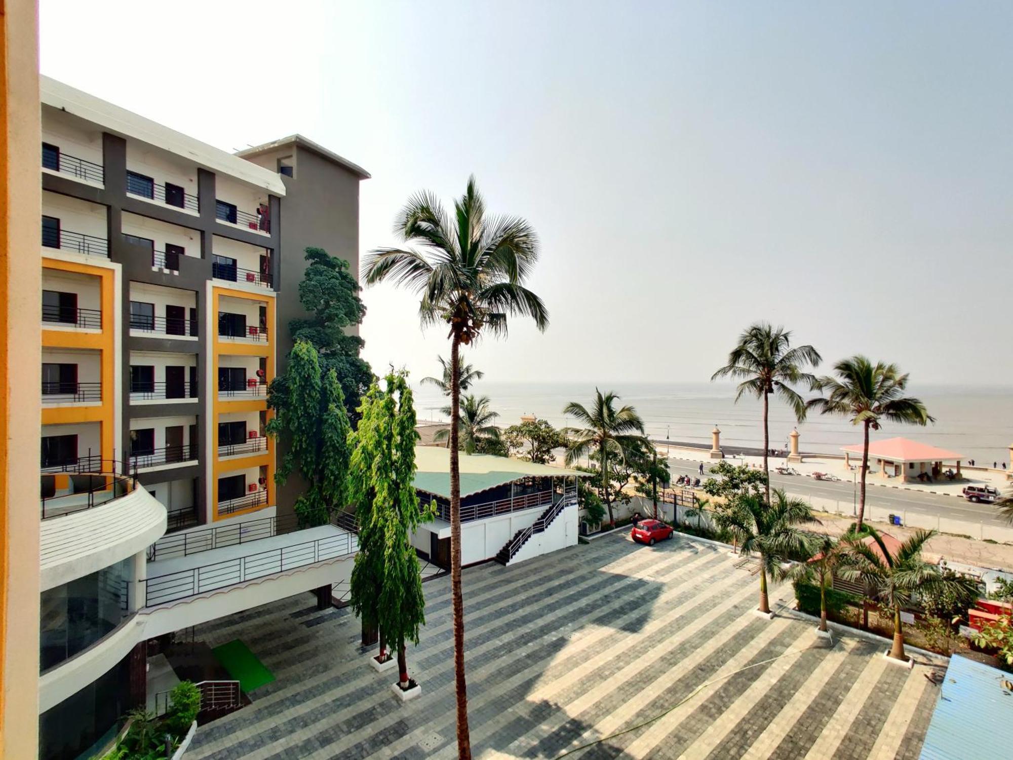 Golden Chariot Hotel Daman Exterior photo